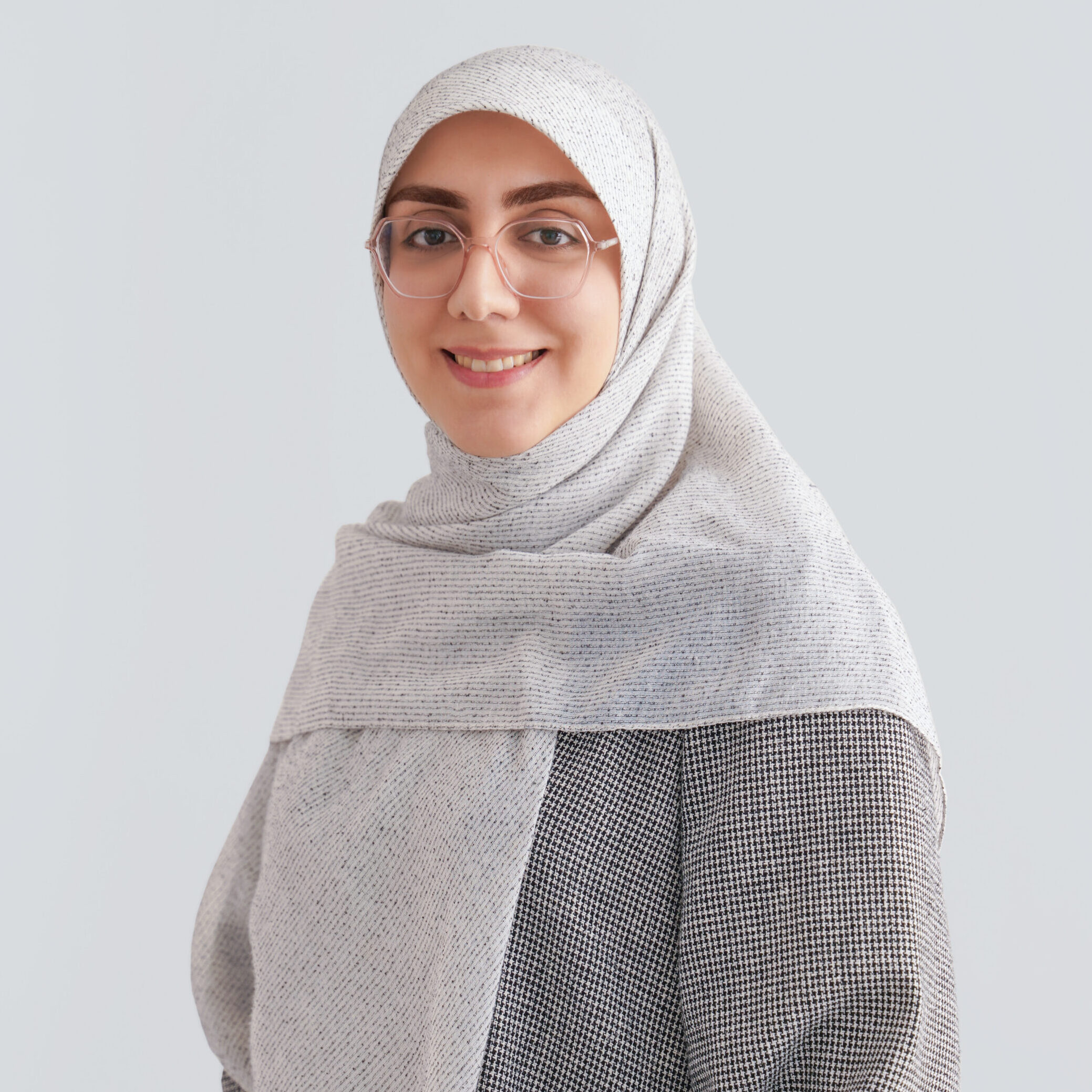 فاطمه پاکمنش: متخصص اعصاب و روان، روانپزشک و رواندرمانگر